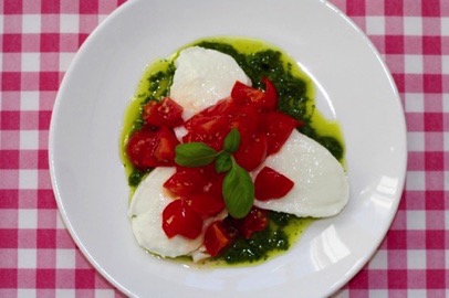 salade-caprese-met-pesto